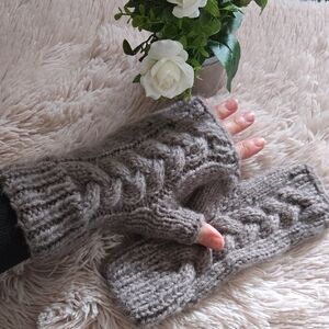 Brand new Cozy Cable Handknit Fingerless Gloves Mink Color #1